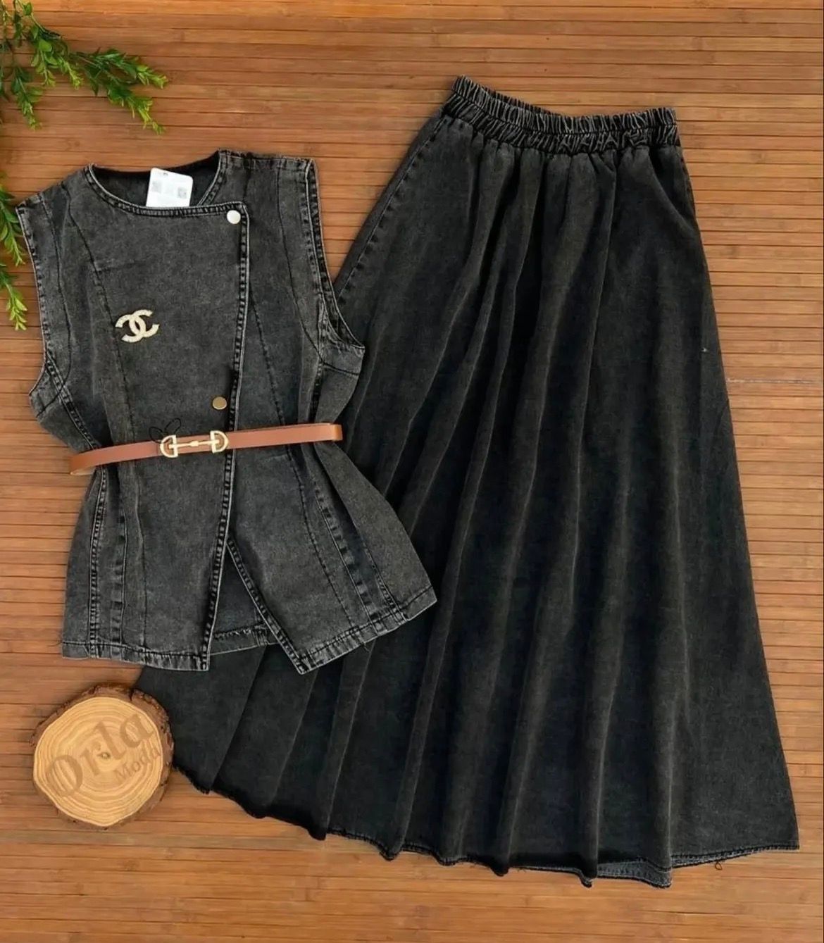 Ensemble deux pièces en jeans ( haut et jupe ) couleur noir